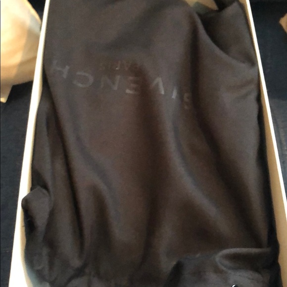 Givenchy Sneakers - Picture 2 of 8